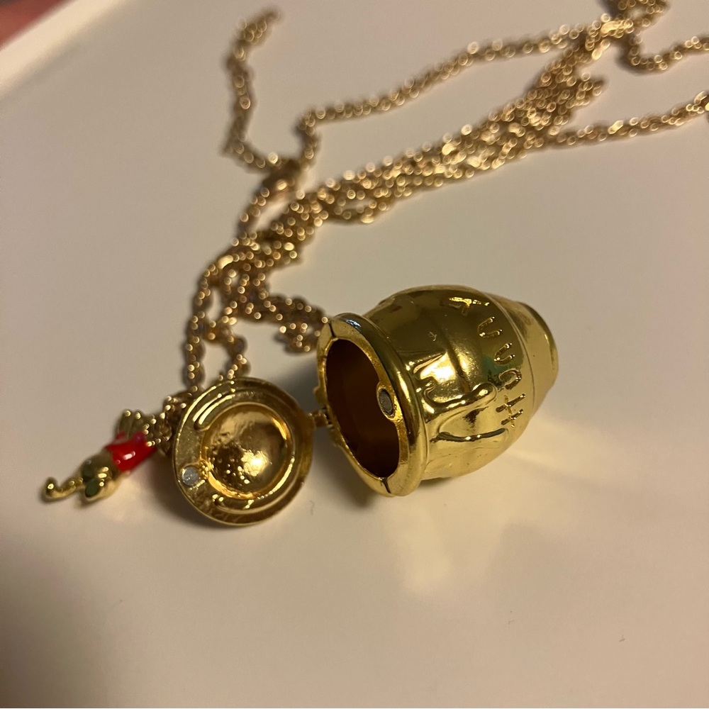 Rare Winnie The Pooh Honey Pot Magnetic Compartment Necklace